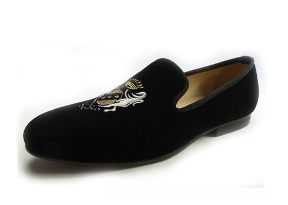 Slip On Embroidered Velvet Loafers El yapımı Düşük Topuklu Flat Casual Ayakkabılar Erkekler İçin