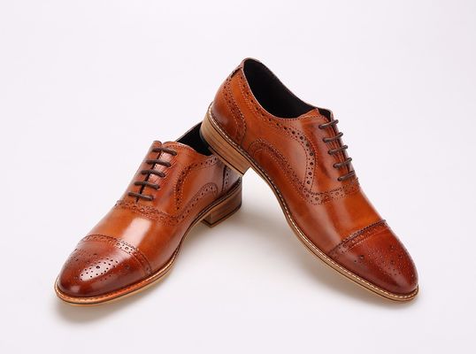 İngiliz tarzı el yapımı Erkek Giysi Ayakkabıları Gerçek Deri Oxford Brogues Resmi Ayakkabılar