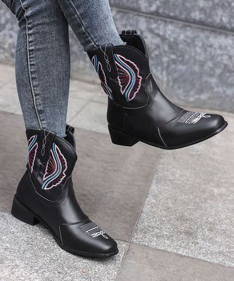 Western Cowgirl Kadın Deri Çizmeleri ve Moda ile En Son Moda Eğilimleri
