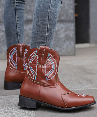 Western Cowgirl Kadın Deri Çizmeleri ve Moda ile En Son Moda Eğilimleri