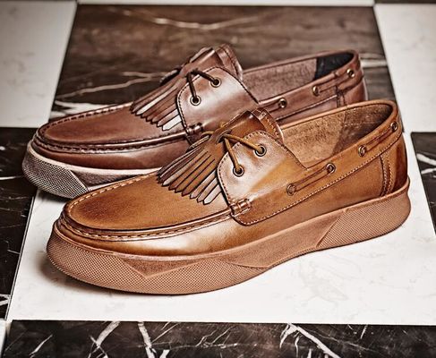 Retro Casual Erkek Flat ayakkabıları Custom Erkek Deri Sürüş Loafers Tassels ile