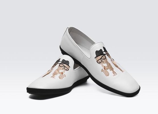 El boya düz yumuşak deri loafers, basılı erkek desenli loafers